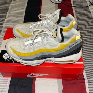 Air max 95s mens grey,yellow, and white